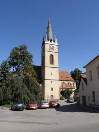 Věž kostela v Ledči