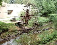 Vodní kolo: Vodní kolo zásobující ZOO vodou pro jezírka