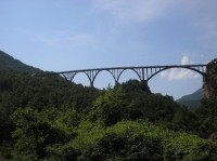 Pohled na most od řeky