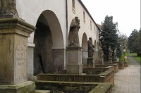 Děčín: sochy v Křížové ulici