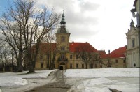 Osek: Cisterciácký klášter