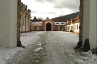 Osek: klášter