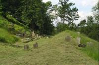 Kynšperk: židovský hřbitov v hradním příkopu