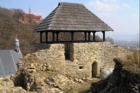 hrad Krupka: opravená část hradu