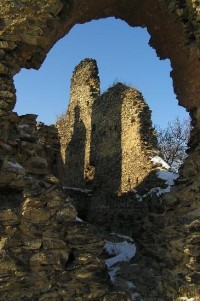 Sukoslav: průhled hradním oknem