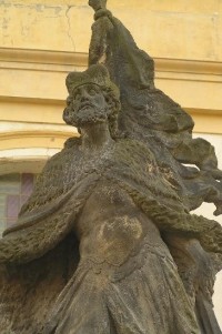 zámek Duchcov: socha na nádvoří
