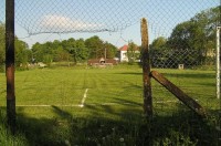 Mnichov: fotbalové hřiště uprostřed obce