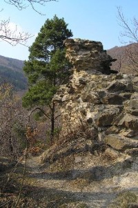 Kyšperk: zeď na vrcholu jádra