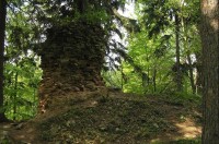 hrad Perštejn: zbytky zdí