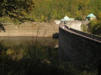 Janovská přehrada: hráz