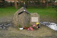 Kovářská: pomník letcům padlým v bitvě nad krušnohořím