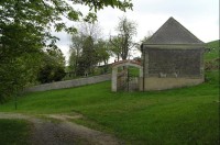 Moldava: hřbitov za kostelem