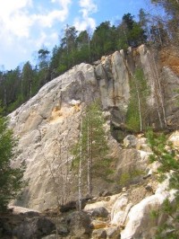 skalní masiv u Pískovny