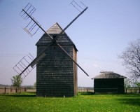 Větrný mlýn: Větrný mlýn nedaleko obce Hlavnice