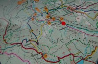 mapa: cesta k Černému jezeru je do ukrutného kopce :-)