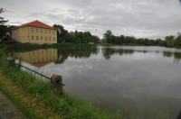 Zvole u Prahy: rybník a škola