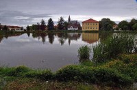 náves J. Stulíka s rybníkem: Zvole u Prahy