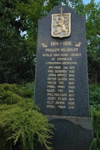památník obětem: ve Zbynicích