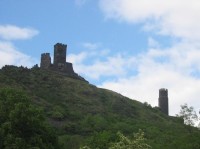 Hazmburk: pohled na hrad z parkoviště u Klapý