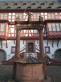 Gerechtigkeitsbrunnen z r. 1611