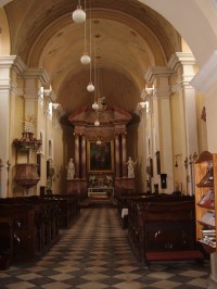 Interiér kostela Navštívení Panny Marie v Lomnici