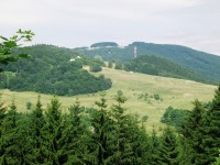 Pohled z výstupu ke Stiborovým boudám přes Grapy na Bukovinu