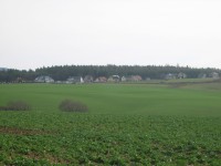 Pohled ze stejného místa na konec obce Hvozdná
