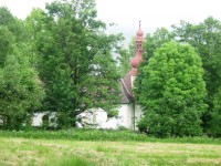 Kostel od jihu cestou na Březník