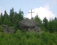 Skalisko s křížem pod vrcholem Špičáku