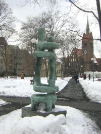 Ostrava - socha v Husově sadu: Ostrava - socha v Husově sadu