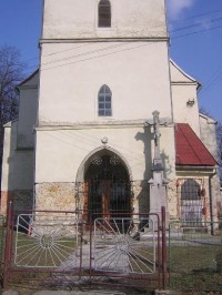 Rychvald - kostel, detail kříže a vchodu