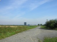 Chuchelná hraniční přechod - rozcestí. Pohled na Polsko.: Chuchelná hraniční přechod - rozcestí. Pohled na Polsko.