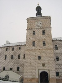 Březnice - zámek: Na místě dnešního zámku v Březnici stával hrad, který postavil Budislav (124 ? 1240) z významného rodu Buziců. 