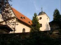 Levý Hradec: Protože hradiště bylo významným střediskem kmene Čechů a sídlem kmenových knížat, nechal kníže Bořivoj po svém obrácení na křesťanskou víru právě zde kolem roku 880 postavit první křesťanský kostel v Čechách. Původní jádro kostela, zasvě