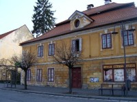 Heřmanův Městec 7: V době baroka se přestavovaly domy na náměstí v Heřmanově Městci, který je městskou památkovou zónou. 