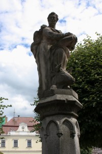 Nová Bystřice - Kašna a socha sv. Lukáše