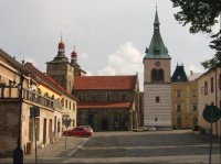zvonice a kostel: gotická zvonice a kostel Sv. Štěpána na náměstí v Kouřimi