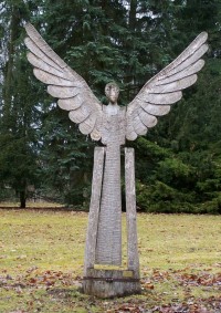 Konstantinovy Lázně - lázeňský park - dřevěné sochy