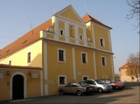 Zámek Kolešovice: Dominantou Kolešovic je zámek, který byl postaven v pseudorenesačním stylu.