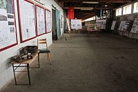 Památka UNESCO – Rudá věž smrti, interiér s popisy historie a osudů politických vězňů.