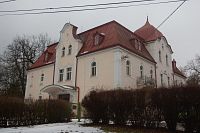 V současné době sídlí ve "Starém zámku" Střední zemědělská škola Dalovice.