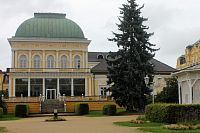 Základní kámen byl položen roku 1793, tedy v době, kdy se nové lázeňské město teprve formovalo.