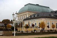 V letech 1876–1877 vznikla podle návrhu architekta Gustava Wiedermanna velká novorenesanční přístavba s reprezentativním konverzačním sálem.