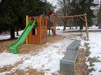 Zámecký park v Dalovicích, dětské hřiště.