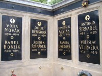 Praha - Vyšehradský hřbitov se Slavínem