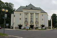 Budova z roku 1868, rozšířená v roce 1928, je příkladem, jak může město citlivě navázat na tradici a zároveň držet krok s dobou.