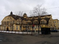 Městská Tržnice: Funkční, přísně účelová stavba s trojlodní hlavní halou. Postavena v letech 1912 - 13, architekt F. Drobny.