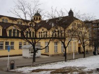 K.Vary - Tržnice: Funkční, přísně účelová stavba s trojlodní hlavní halou. Postavena v letech 1912 - 13, architekt F. Drobny.