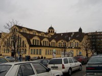 Městská Tržnice K.Vary: Funkční, přísně účelová stavba s trojlodní hlavní halou. Postavena v letech 1912 - 13, architekt F. Drobny.