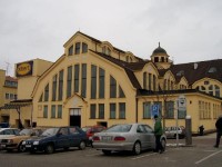 Tržnice Vary: Funkční, přísně účelová stavba s trojlodní hlavní halou. Postavena v letech 1912 - 13, architekt F. Drobny.
